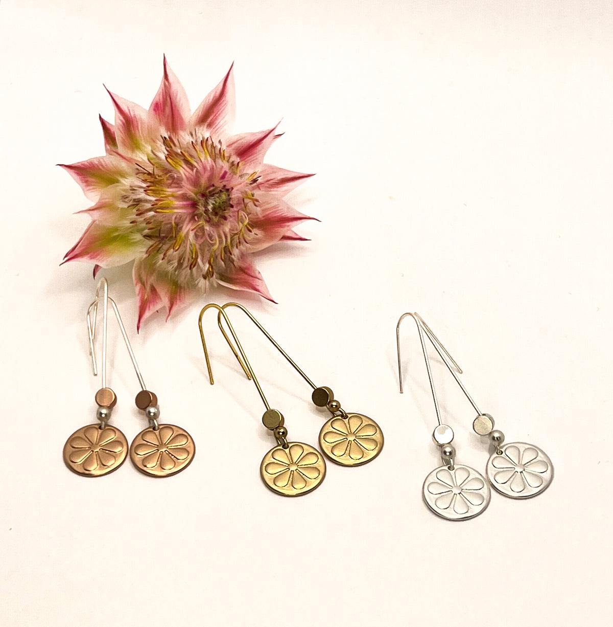 Long straight hook with Daisy disc earring
