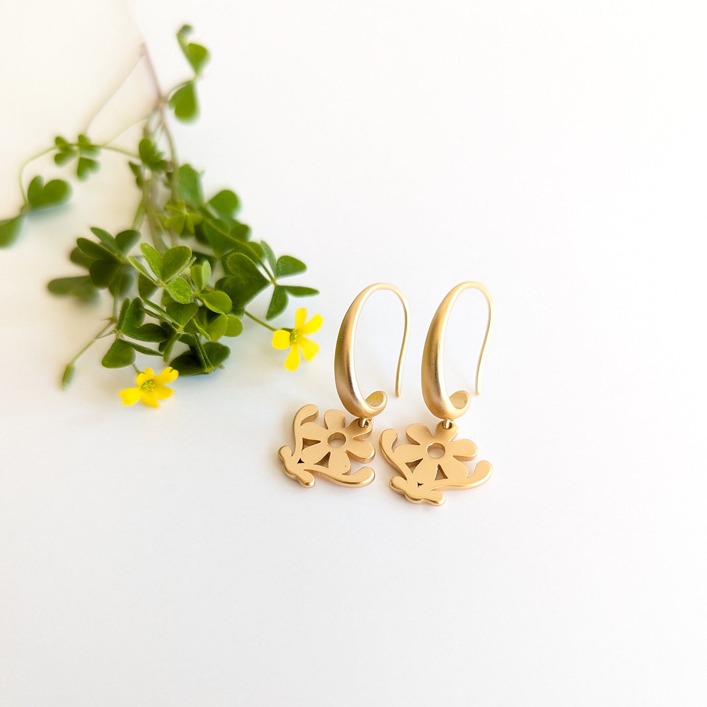 Wide Daisy chunky Hook Earrings