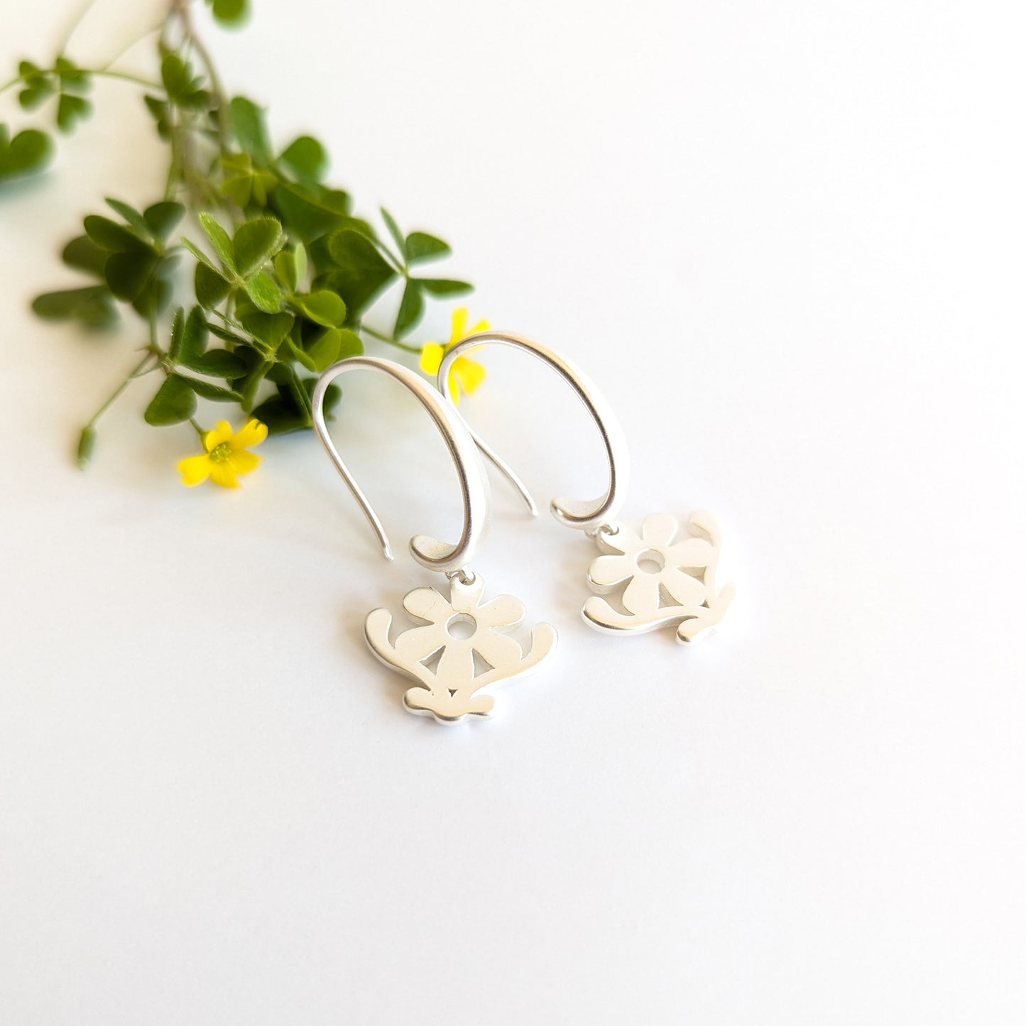 Wide Daisy chunky Hook Earrings