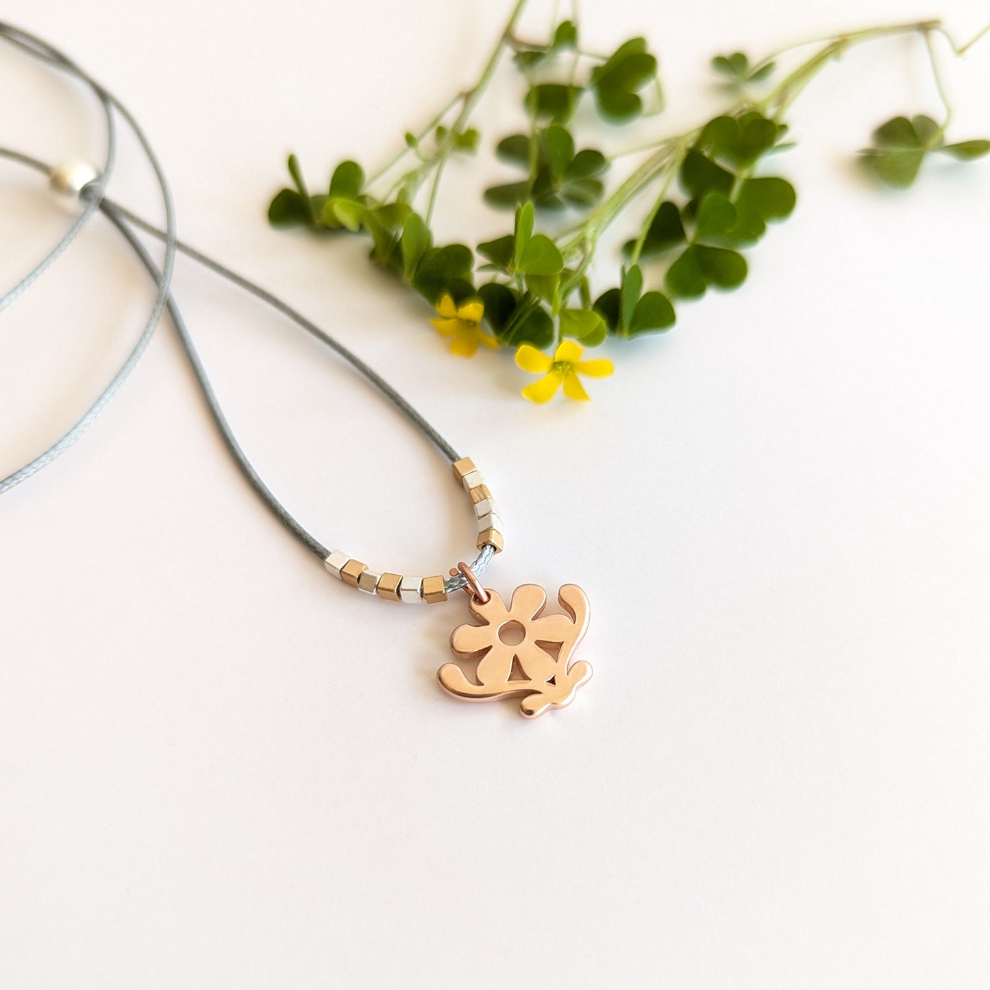 Wide Daisy Necklaces