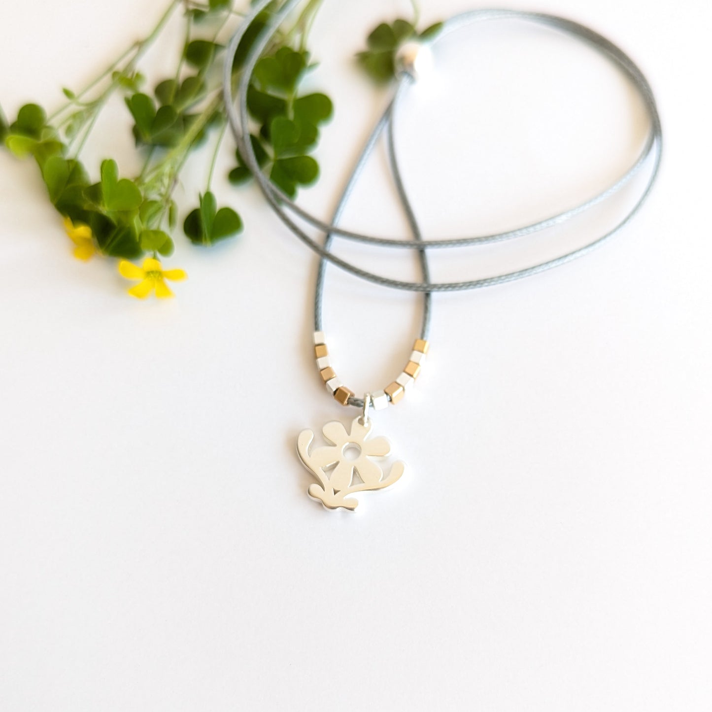 Wide Daisy Necklaces