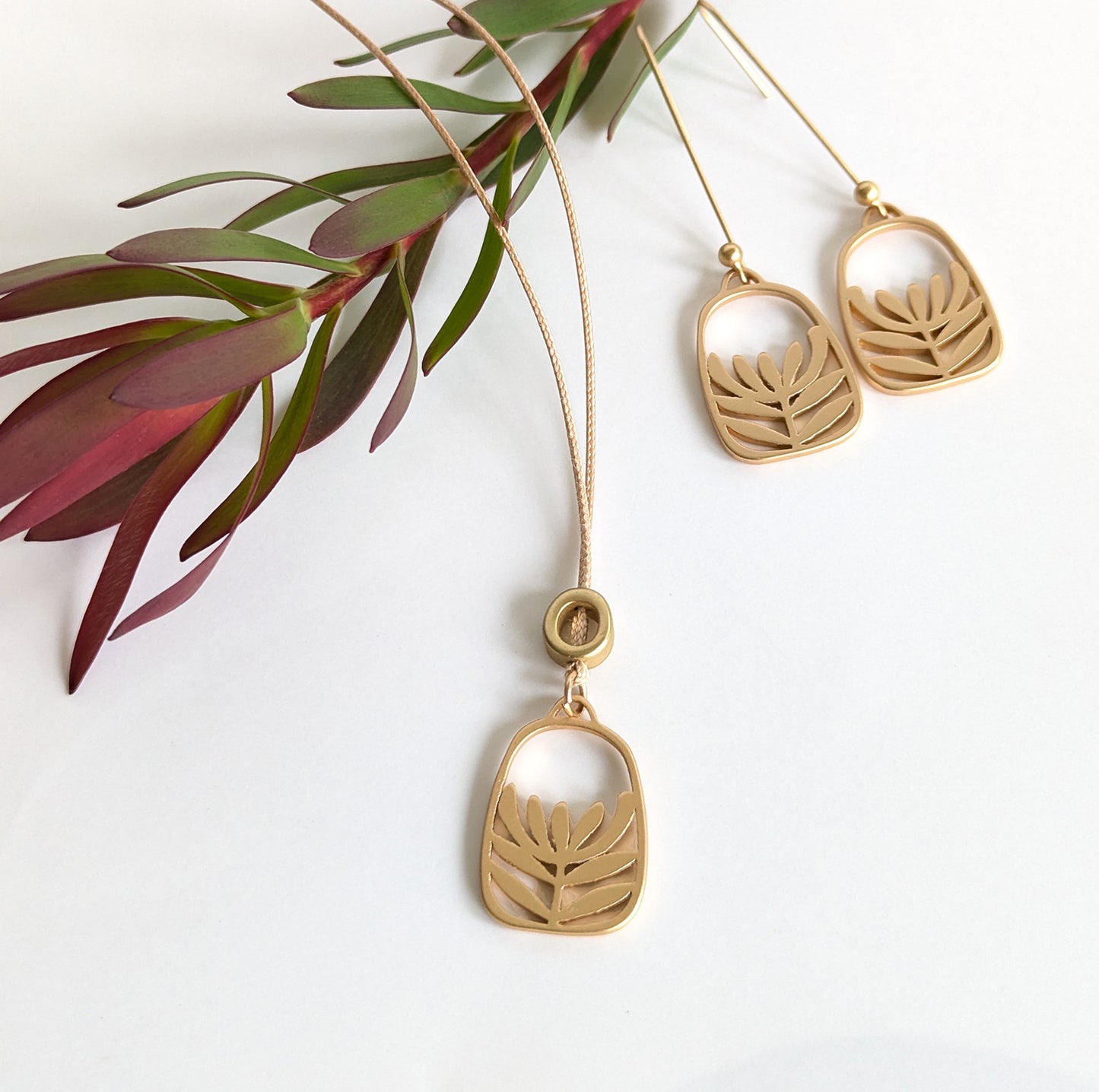 Leucadendron cord necklace