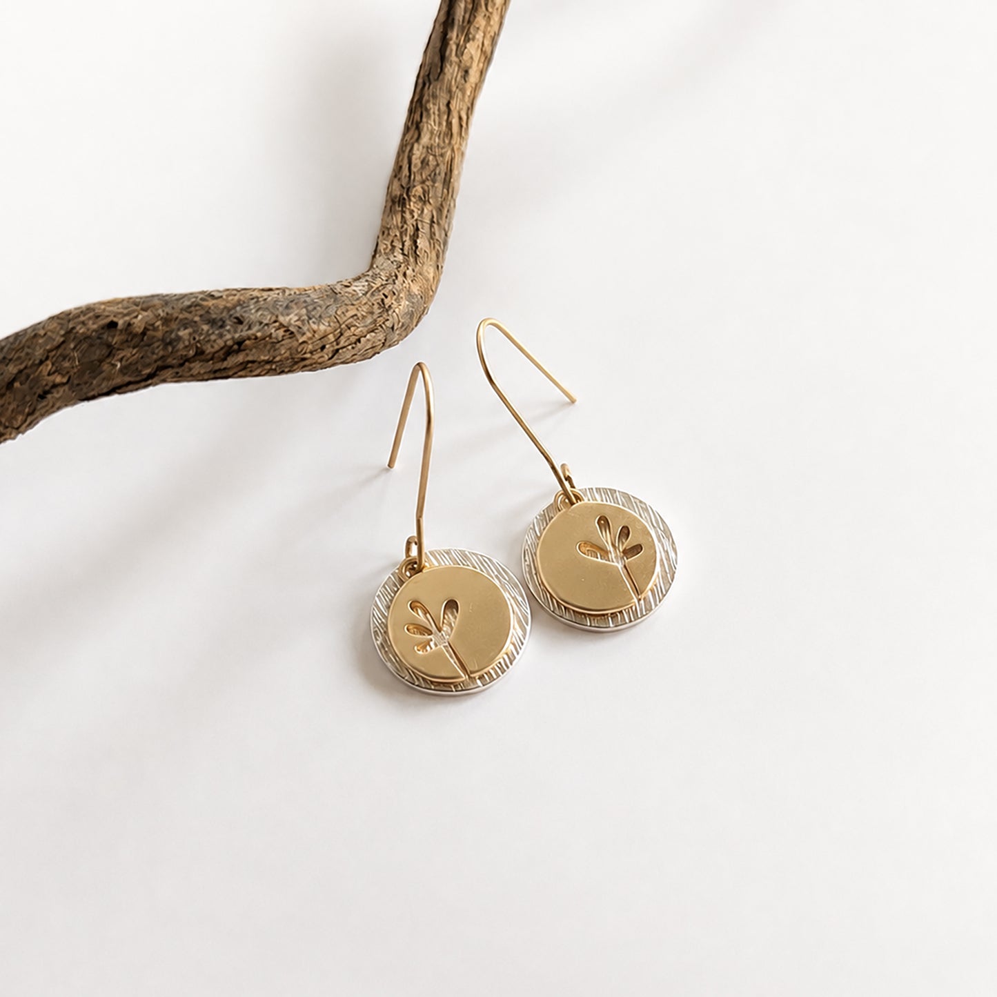 Seedling disc and scratch disc on short hook earring