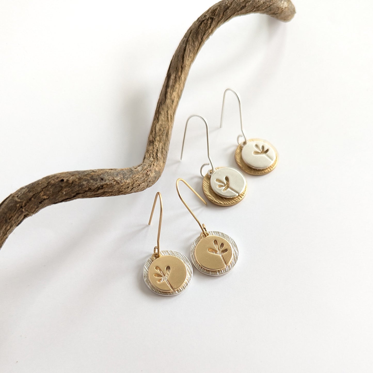 Seedling disc and scratch disc on short hook earring