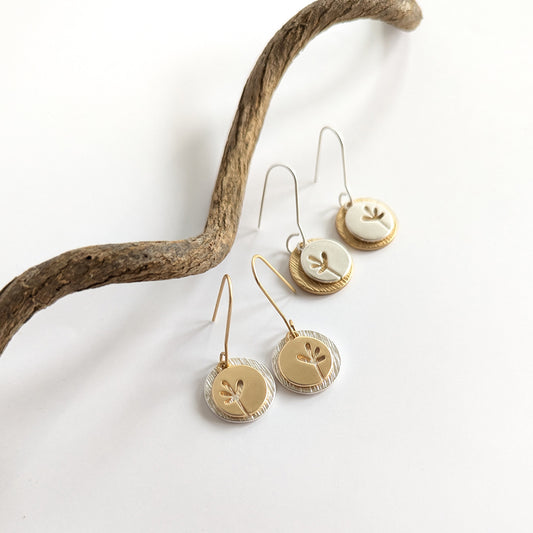 Seedling disc and scratch disc on short hook earring