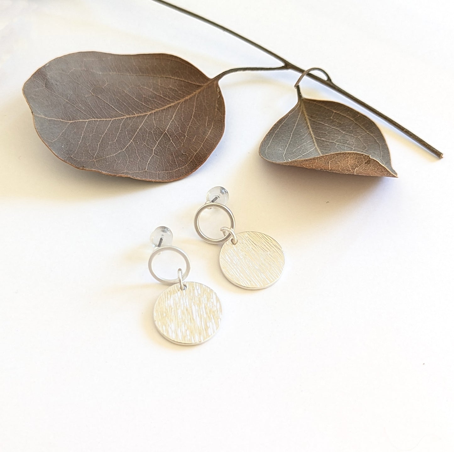 Textured disc stud earrings
