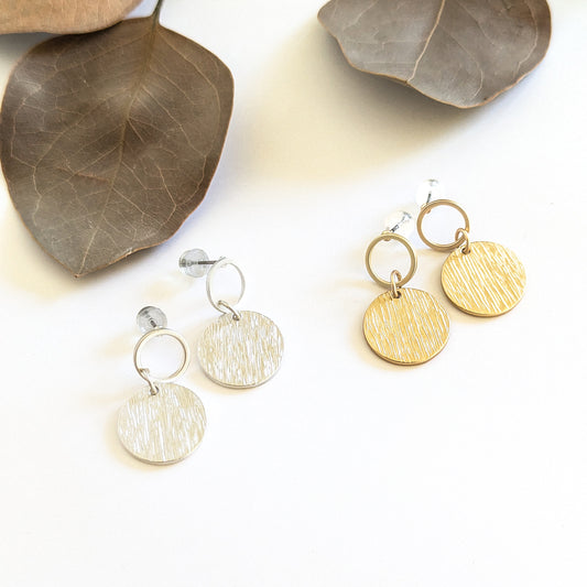 Textured disc stud earrings
