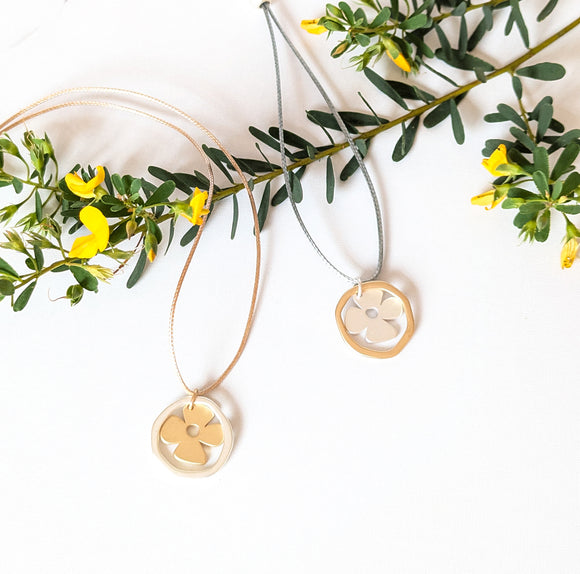 Retro Flower Flat Ring Necklace