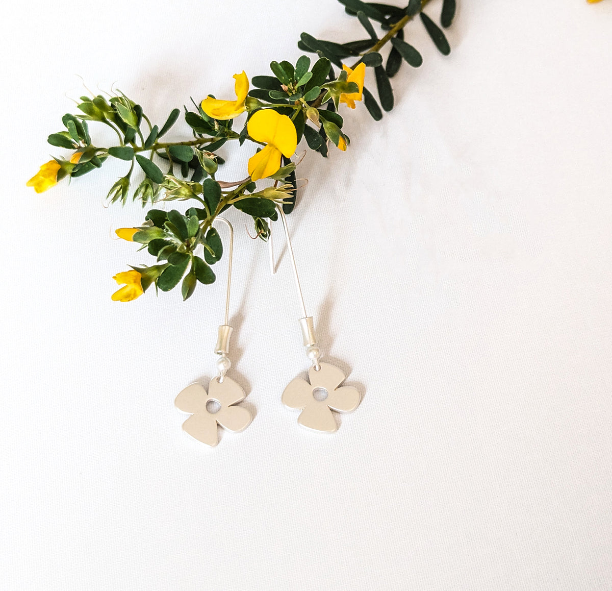 Retro Flower Straight Hook Earrings