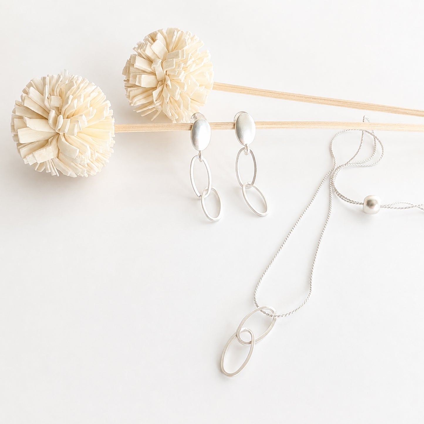Oval links oval stud earrings