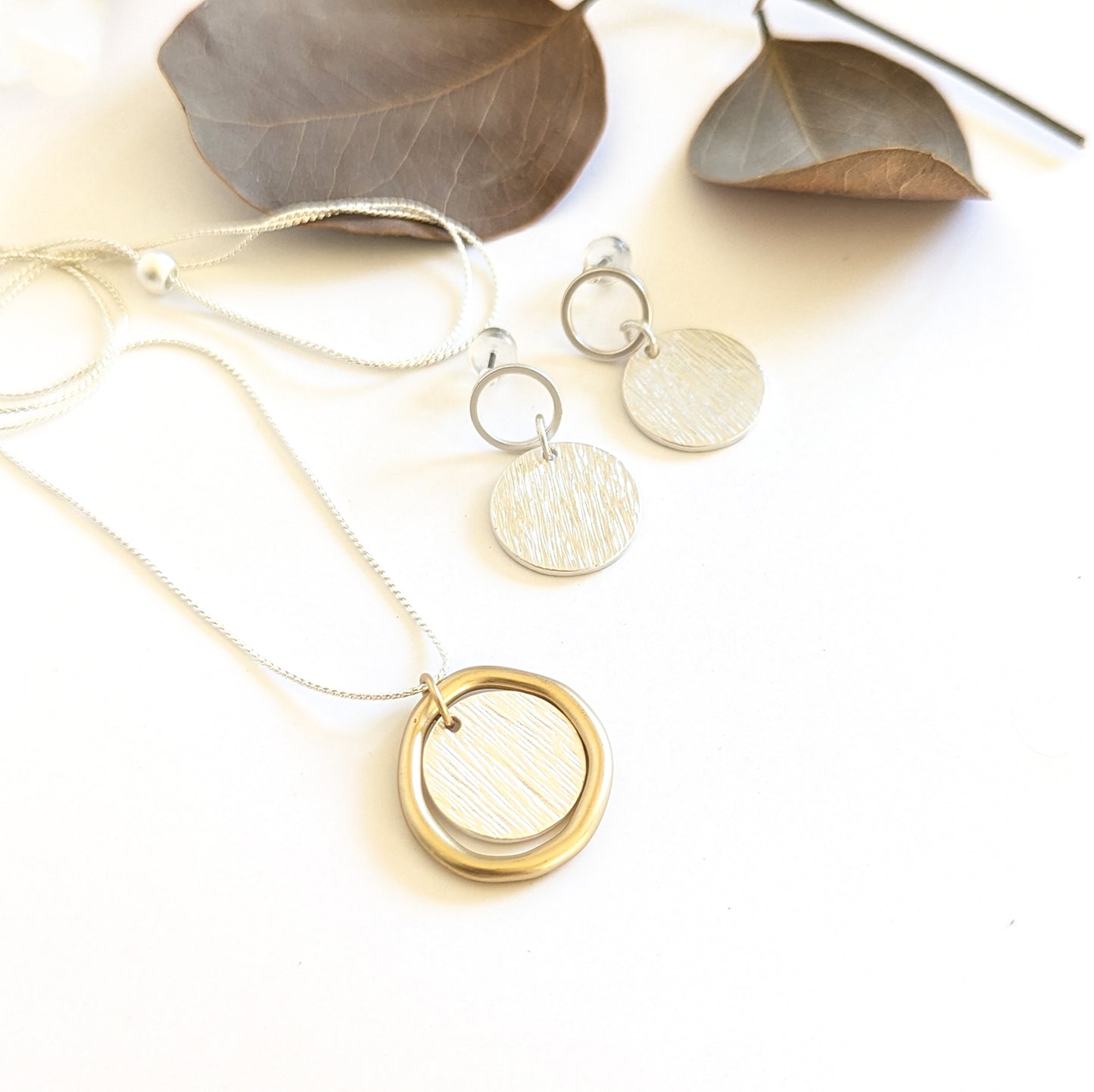 Textured disc stud earrings