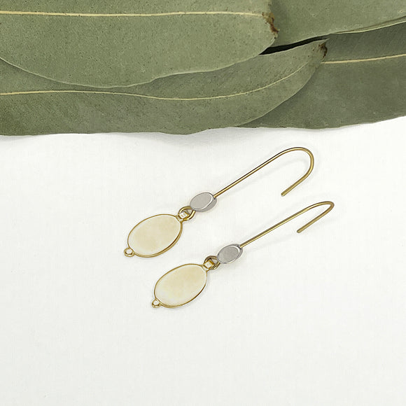 Oval shield & Oval straight hook earring