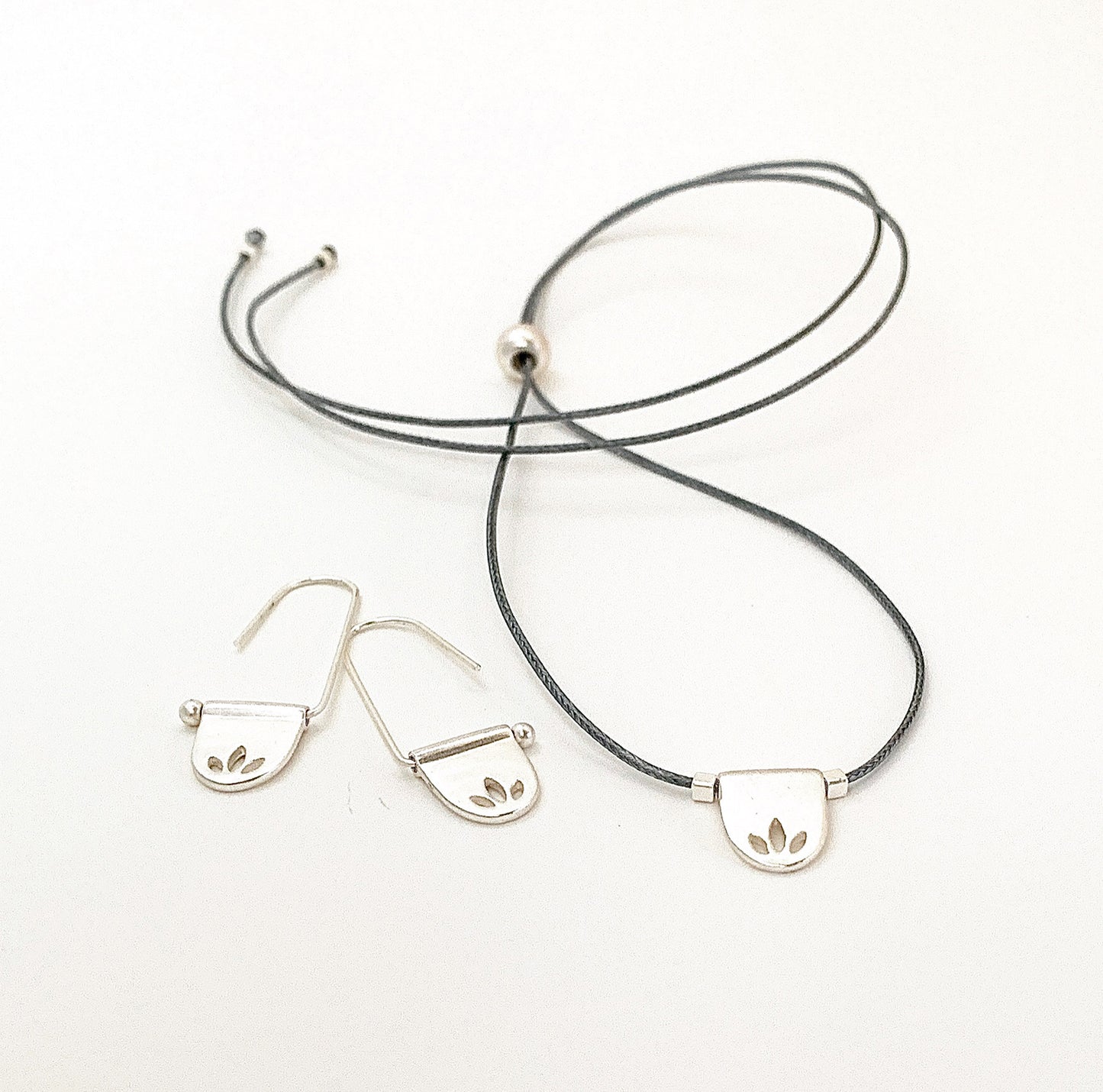 3 Leaf Straight Hook Earrings