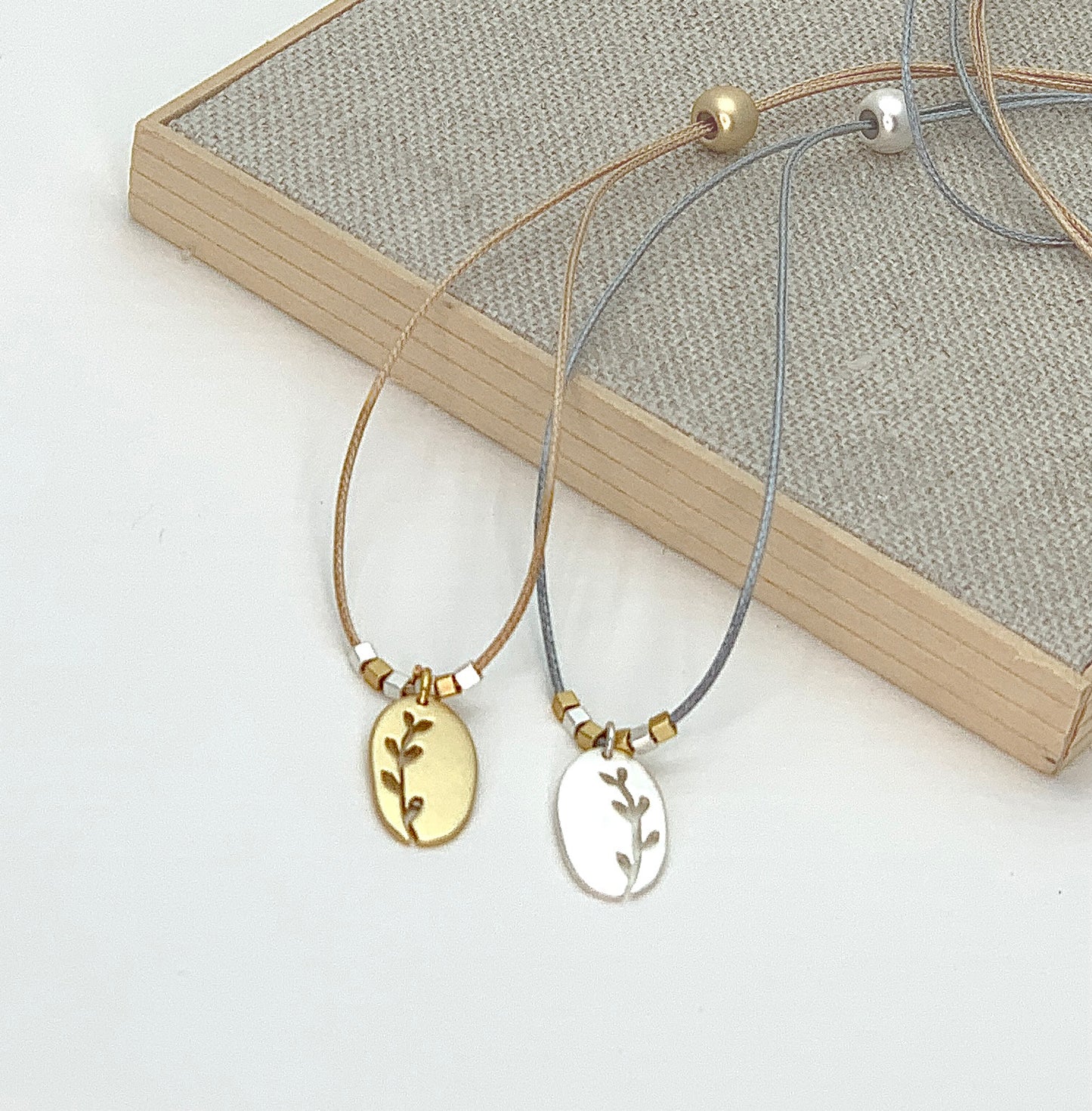 Grasses Oval Necklace
