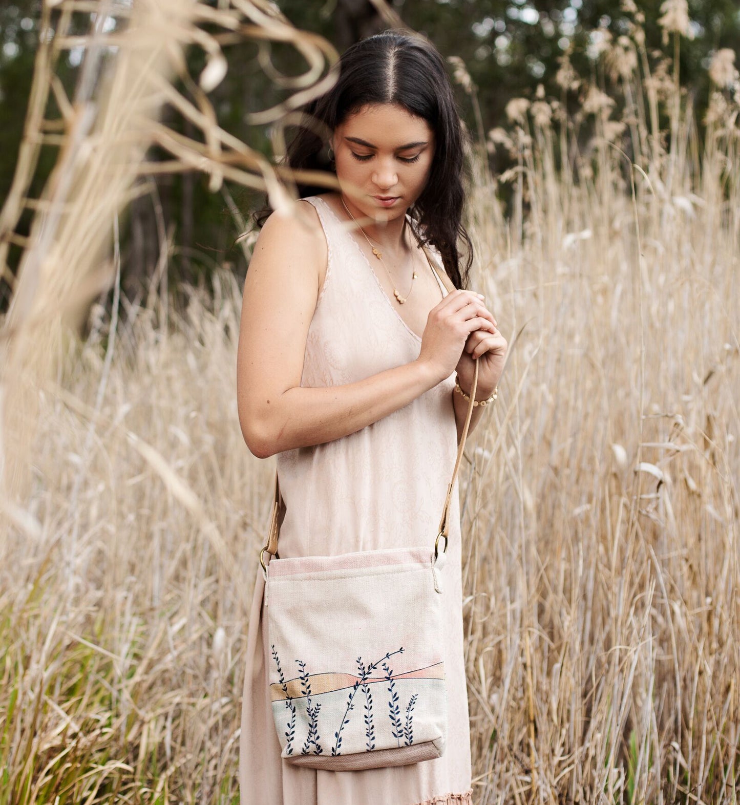 Grasses pink crossbody Linen Bags